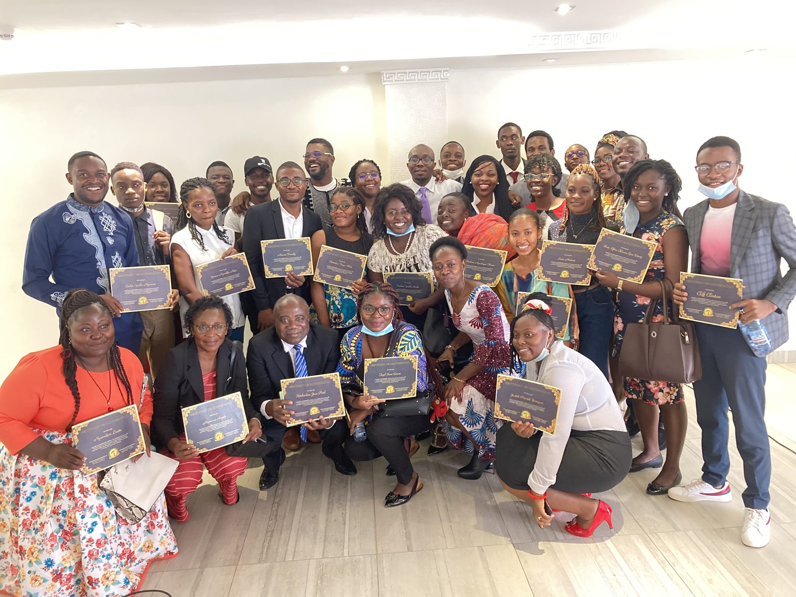 LeaderShift cohort with their certificates